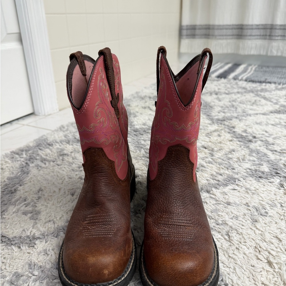 Women’s Ariat Brown and Pink Boots NWOT